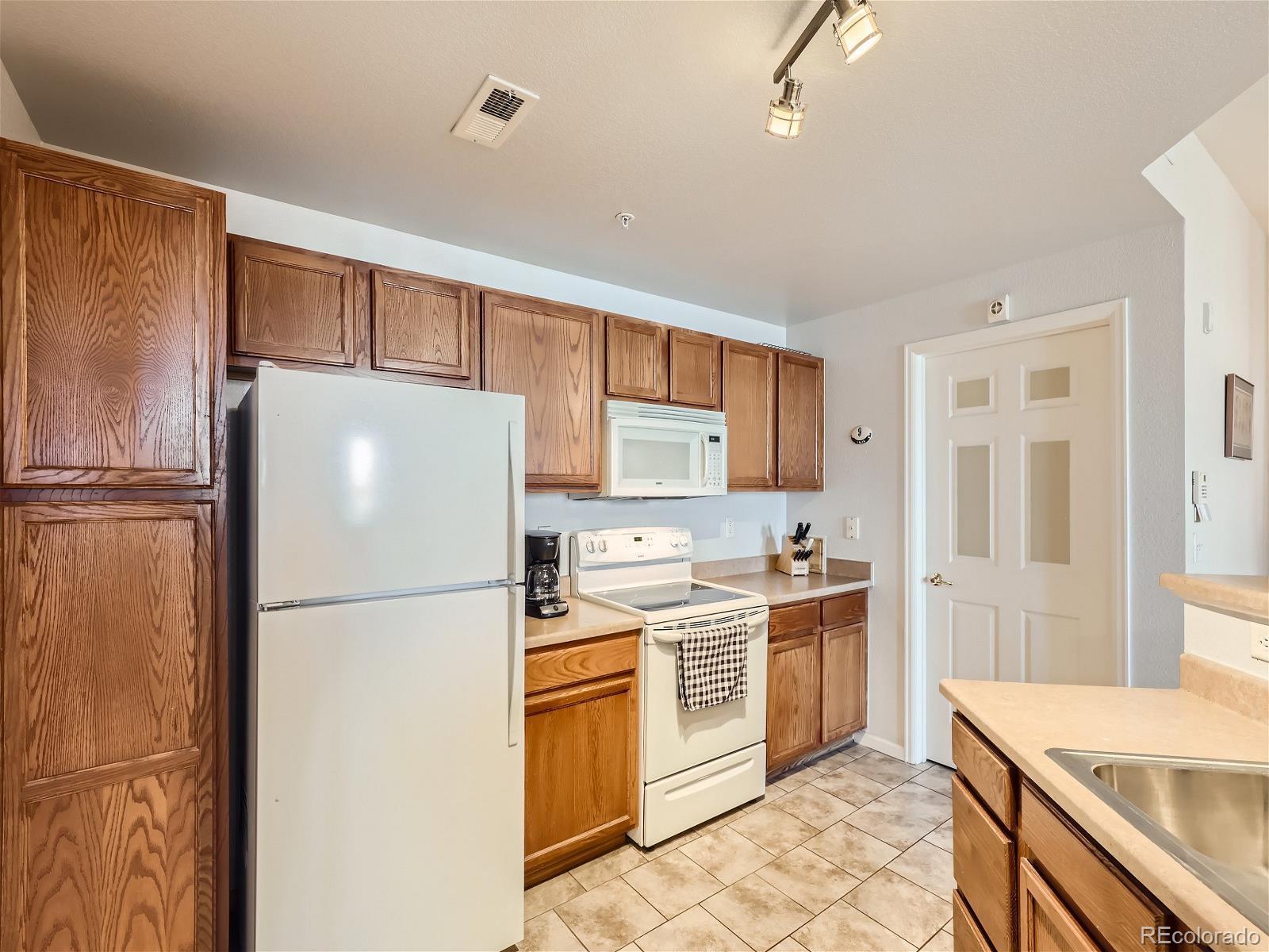 MLS Image #12 for 5705 n genoa way 204,aurora, Colorado