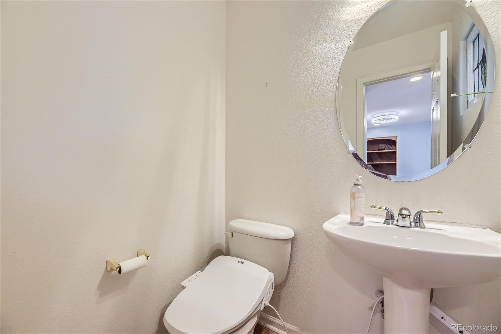 MLS Image #10 for 9538 e iowa circle,denver, Colorado