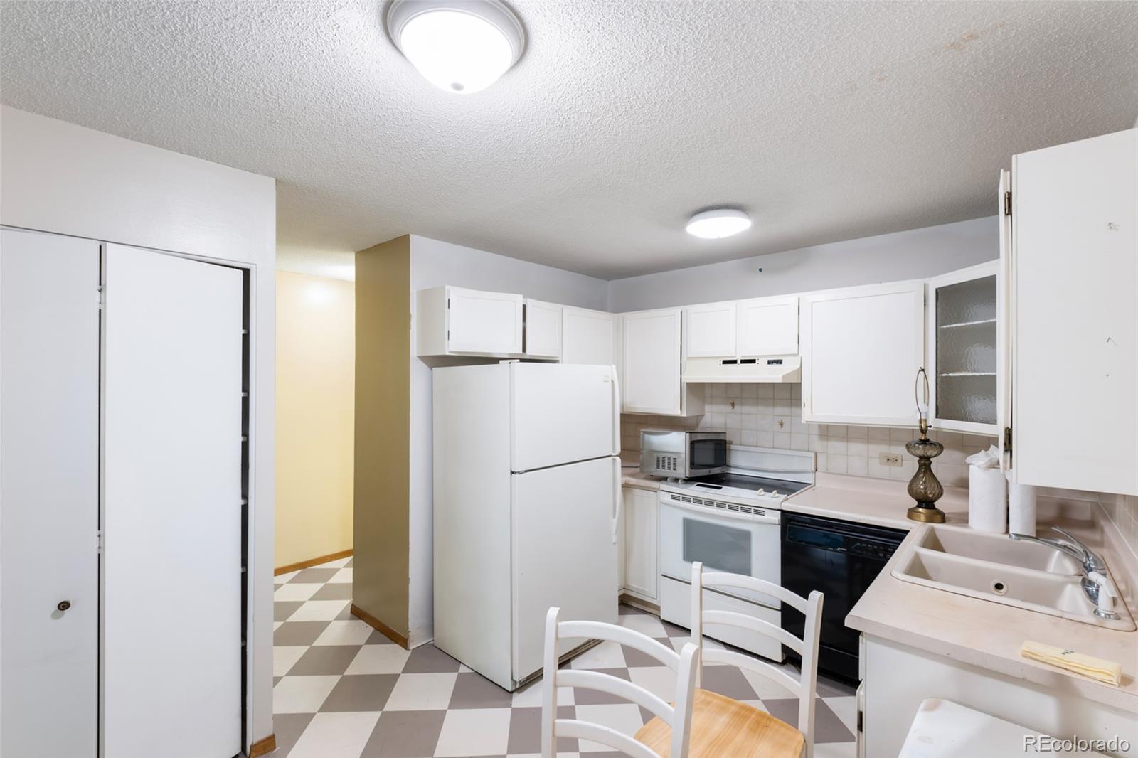 MLS Image #14 for 725 s alton  4c,denver, Colorado