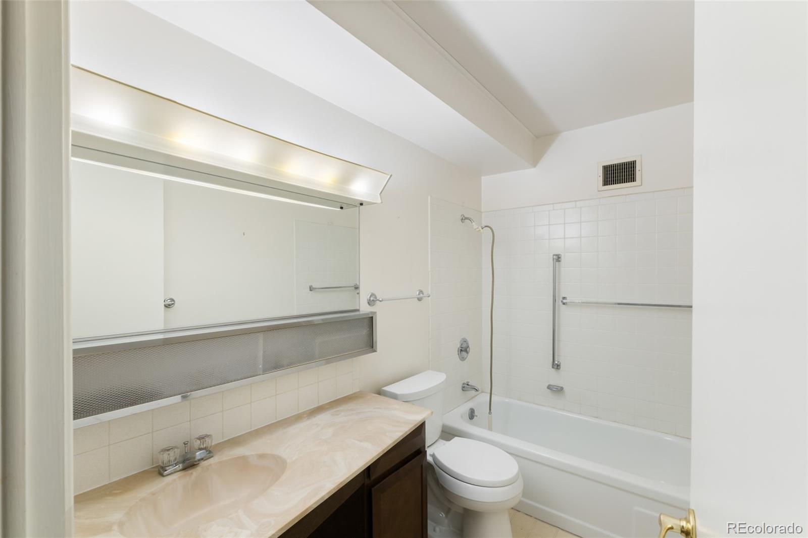 MLS Image #18 for 725 s alton  4c,denver, Colorado