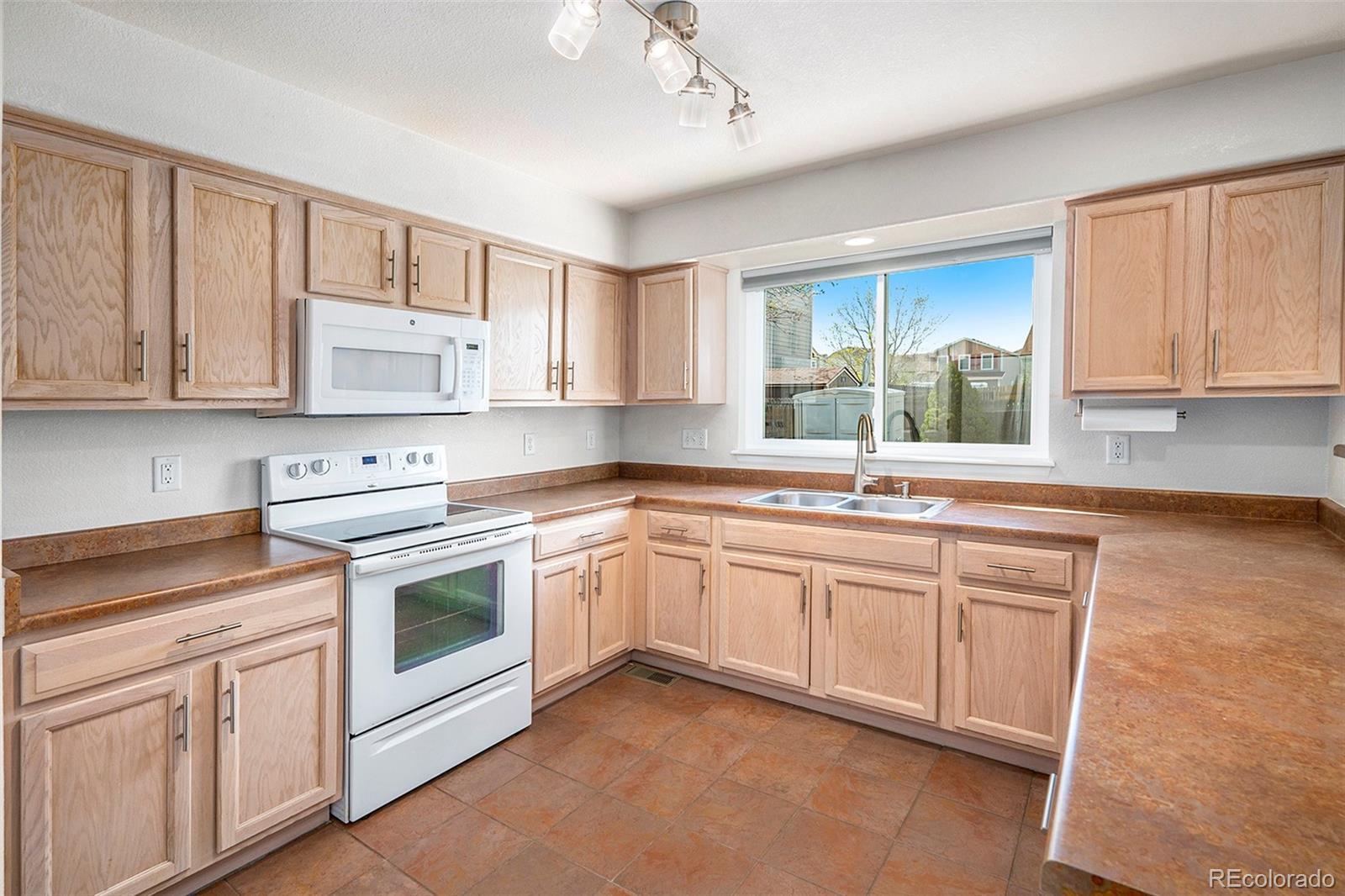 MLS Image #10 for 20610 e ithaca place,aurora, Colorado