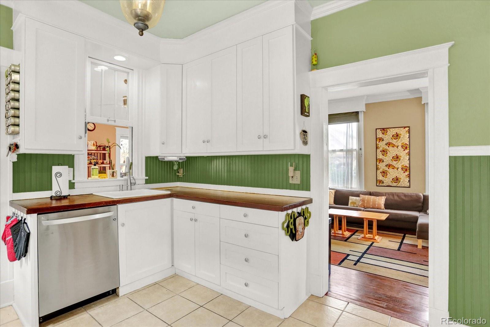 MLS Image #24 for 2571 n downing street,denver, Colorado