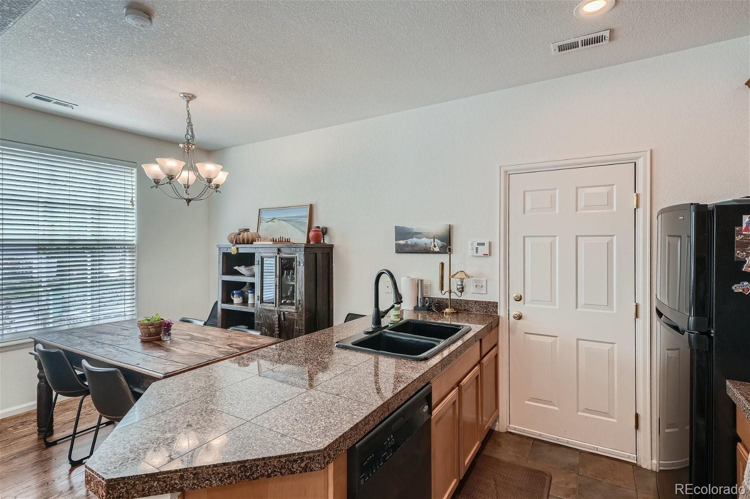 MLS Image #10 for 9003 e 24th place,denver, Colorado