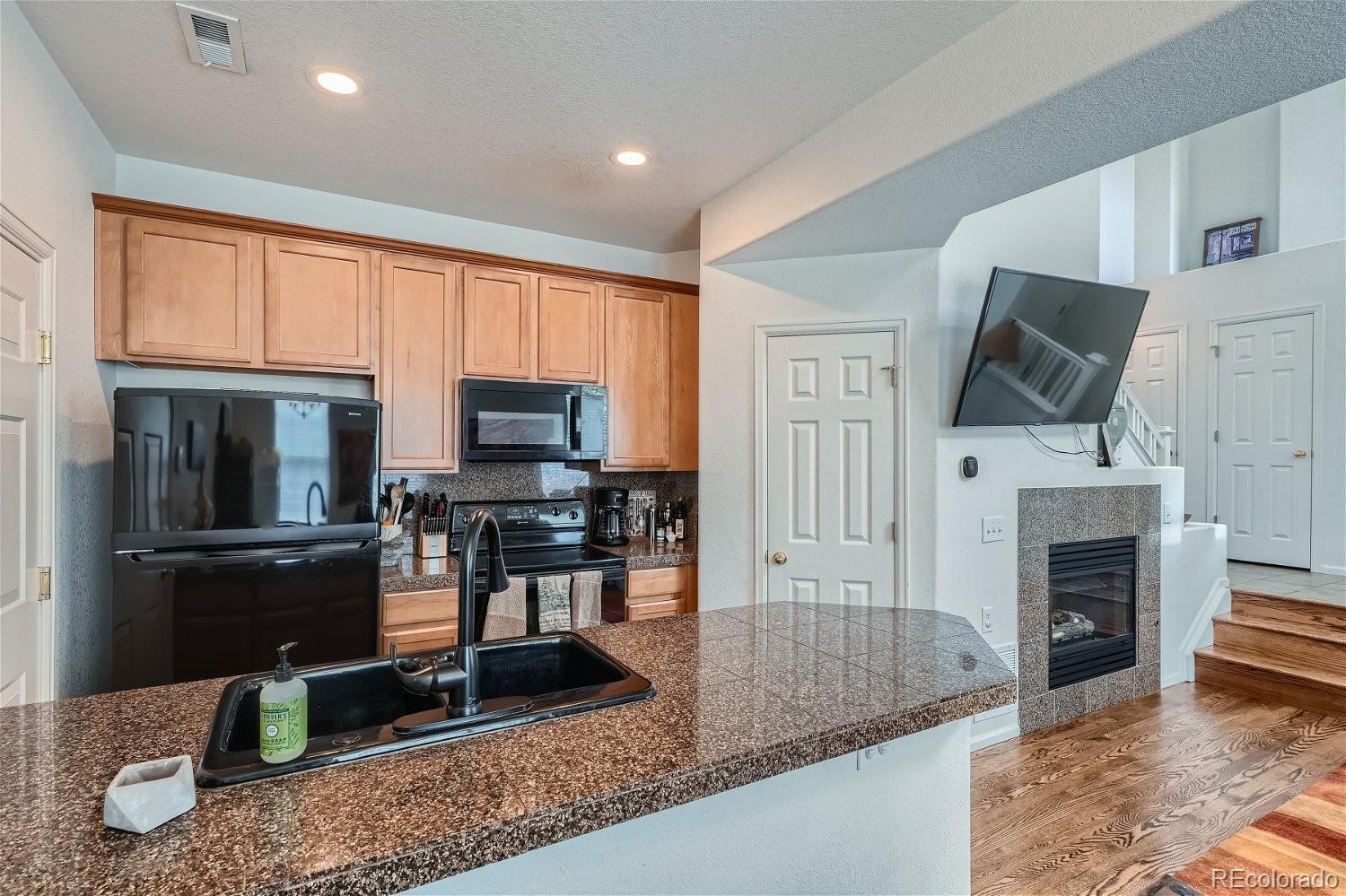 MLS Image #9 for 9003 e 24th place,denver, Colorado