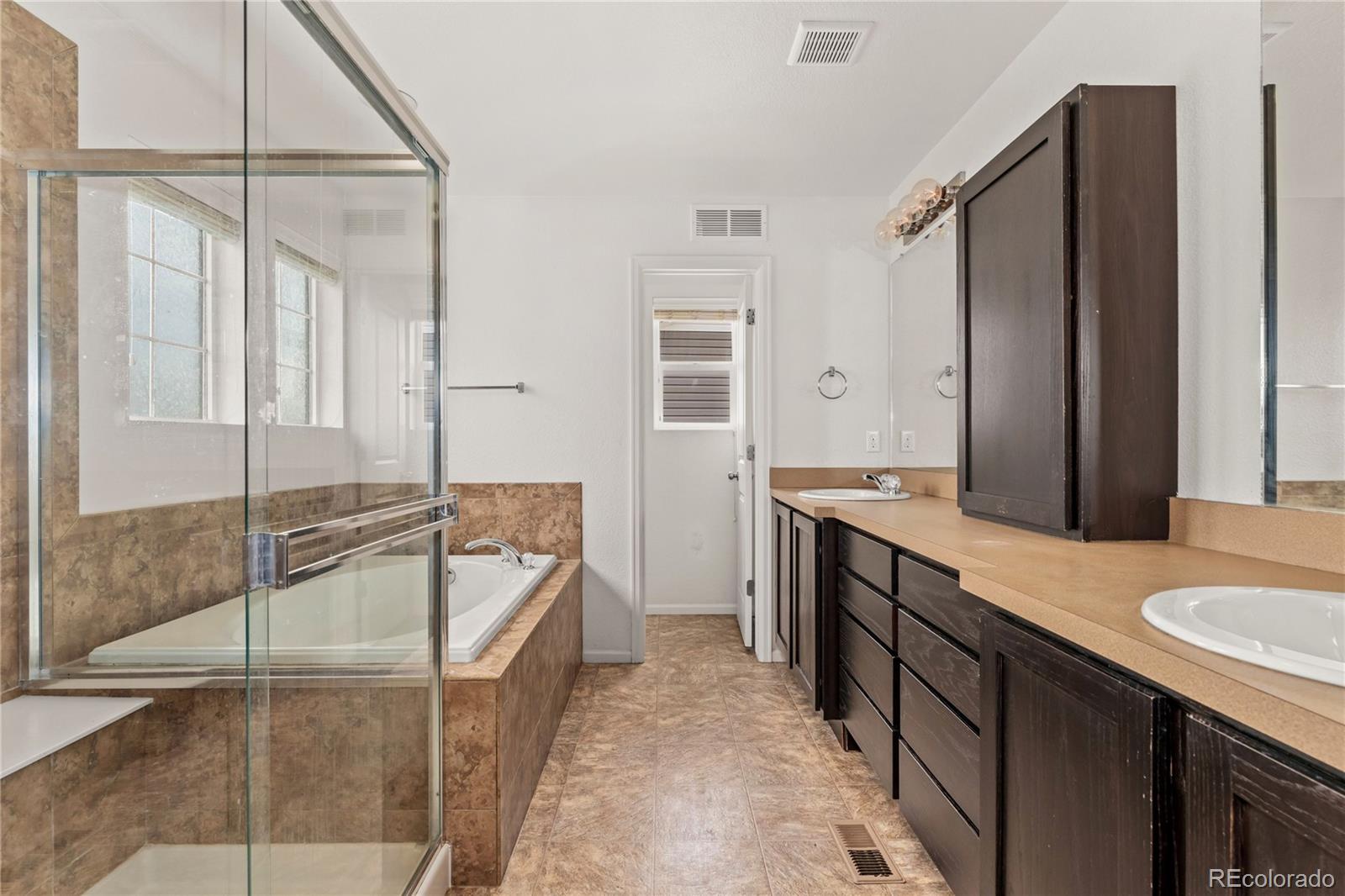 MLS Image #23 for 21071  randolph place,denver, Colorado