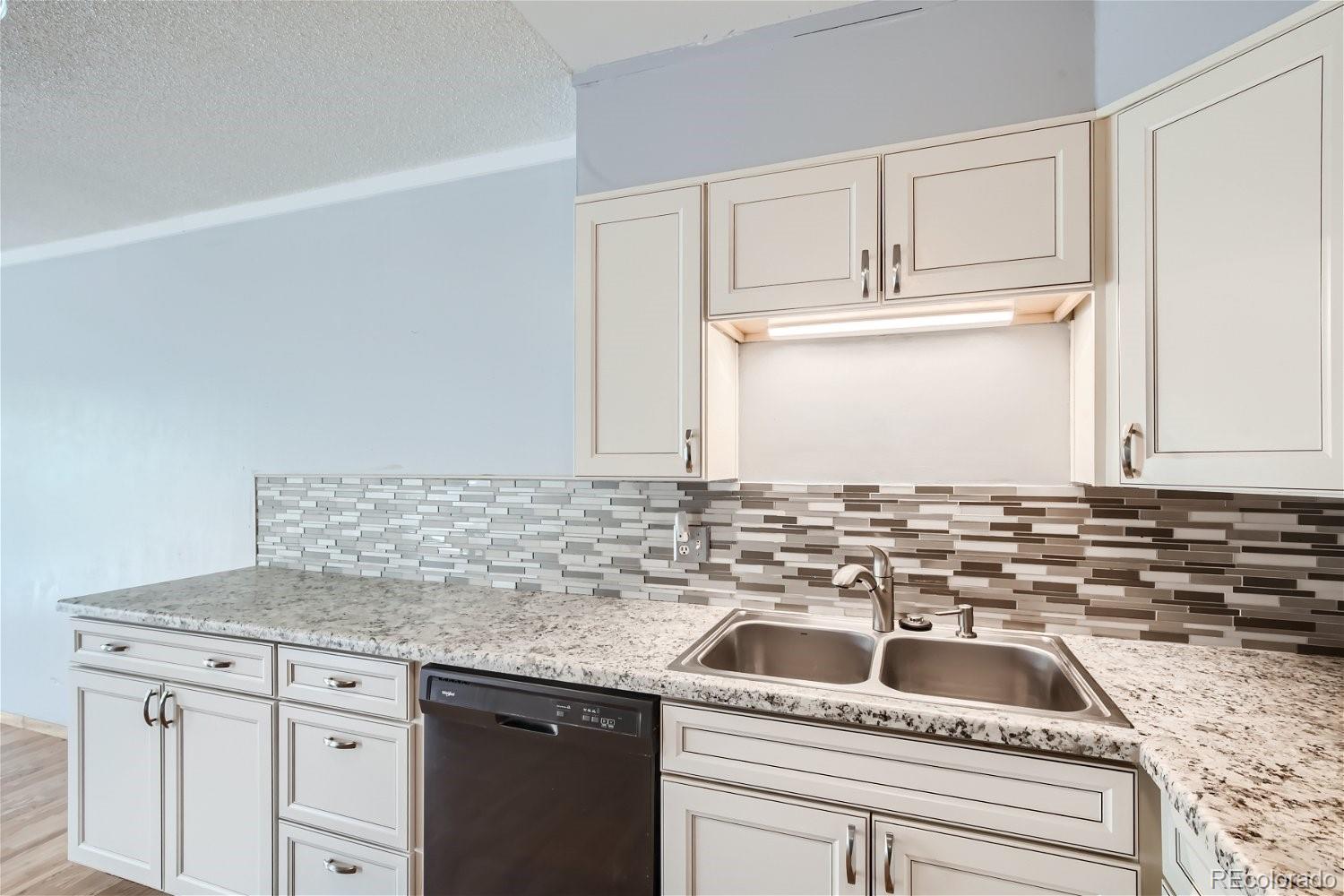 MLS Image #9 for 620 s alton way,denver, Colorado