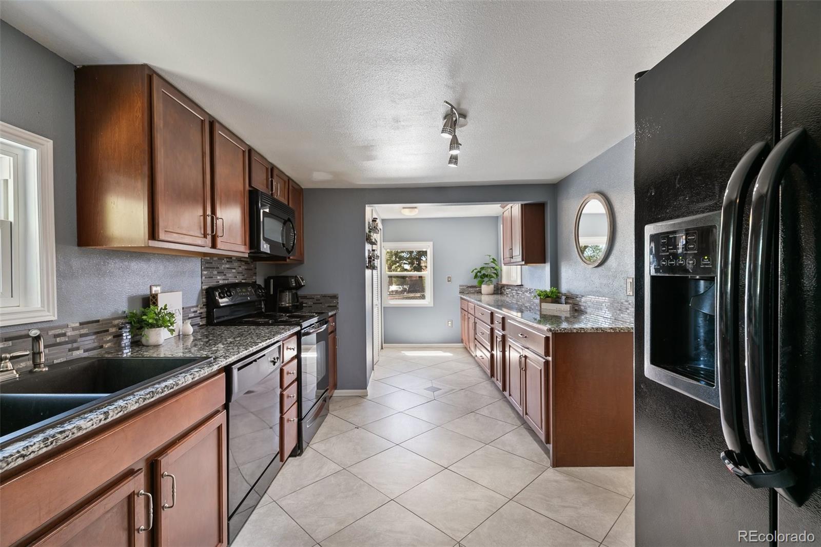 MLS Image #11 for 2420 e san rafael street,colorado springs, Colorado