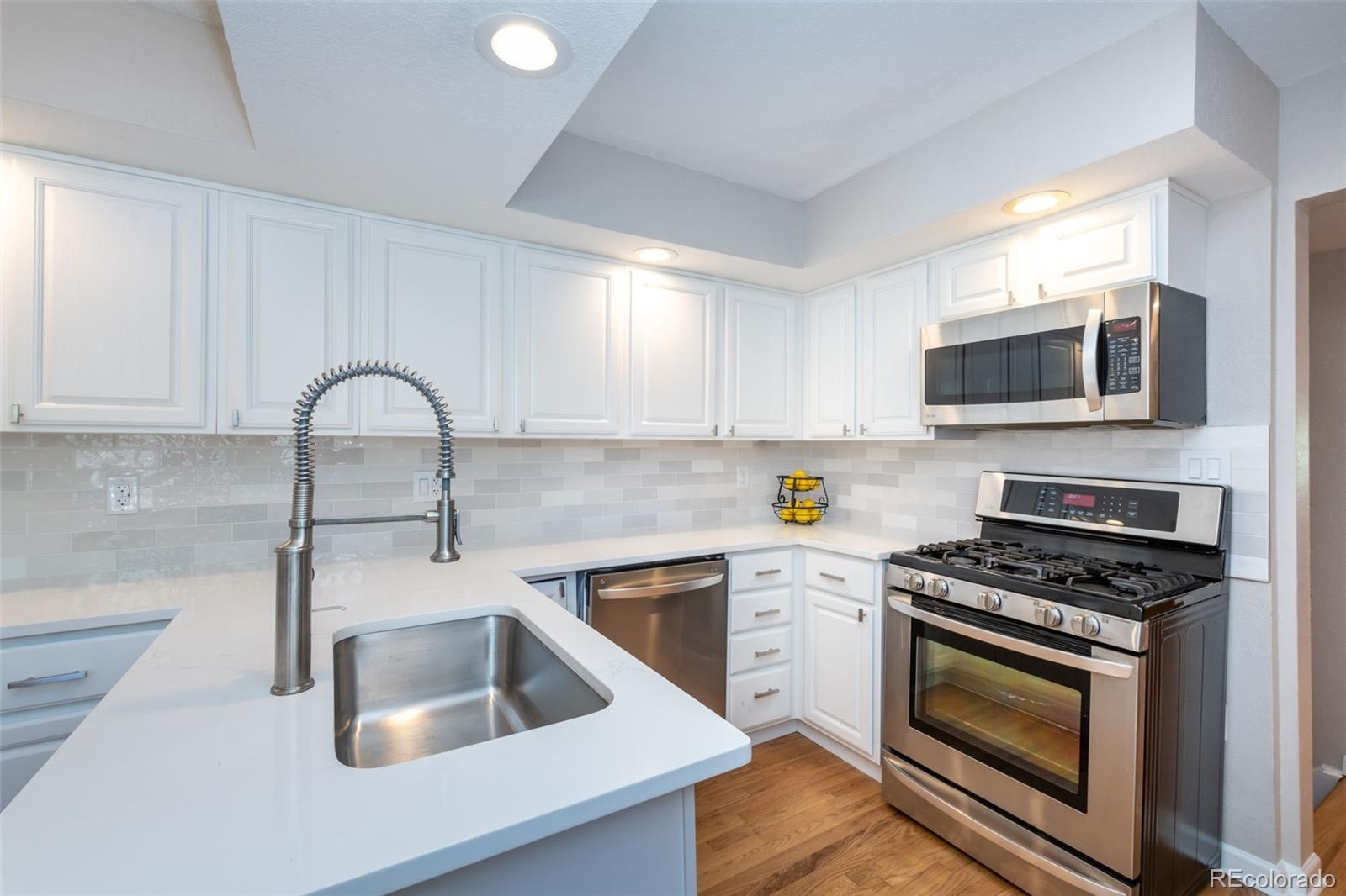 MLS Image #10 for 2295 s yosemite circle,denver, Colorado