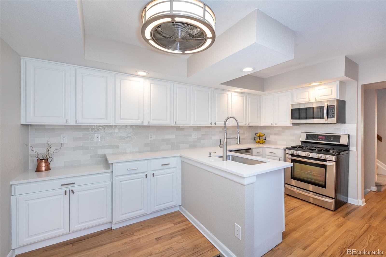 MLS Image #12 for 2295 s yosemite circle,denver, Colorado