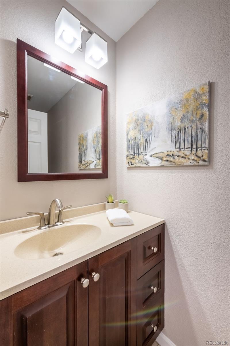 MLS Image #16 for 2295 s yosemite circle,denver, Colorado