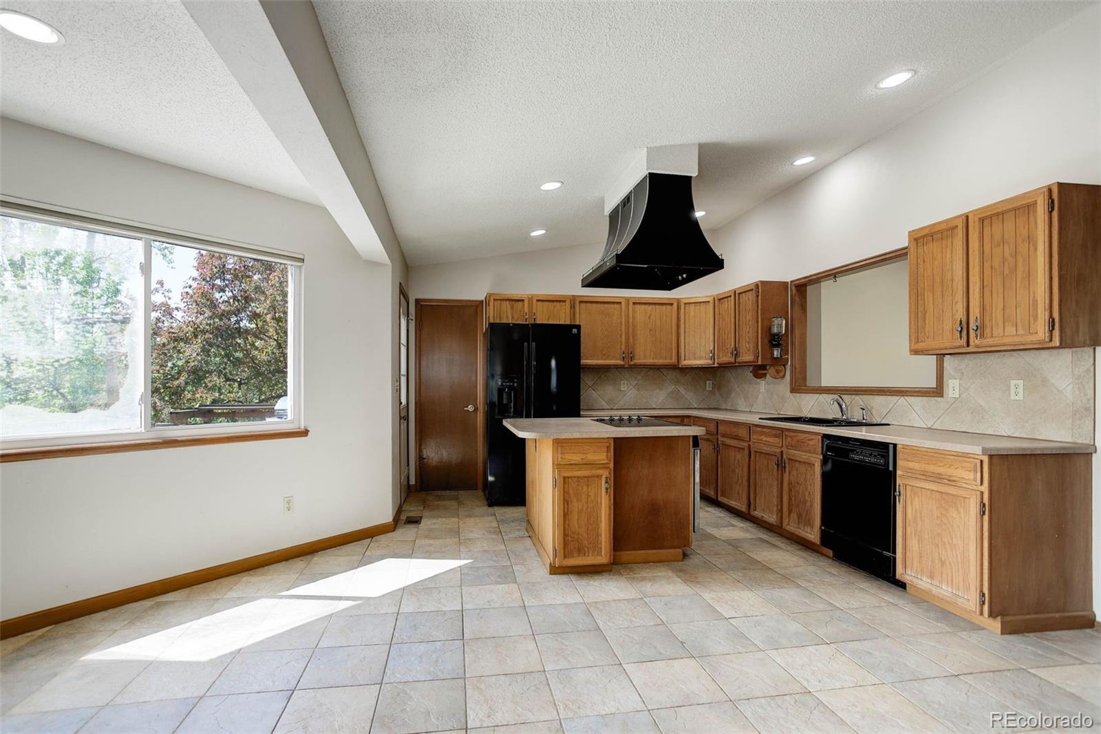 MLS Image #10 for 2328 s yukon court,lakewood, Colorado