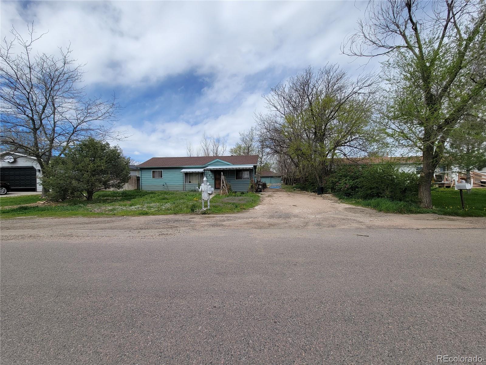 MLS Image #4 for 1913  burton street,strasburg, Colorado