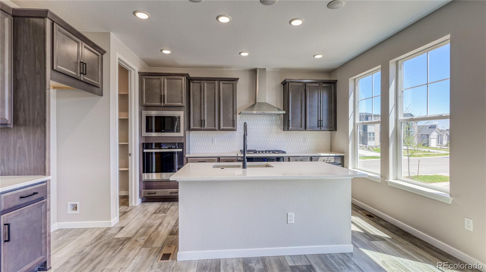 MLS Image #4 for 23690 e 39th place,aurora, Colorado