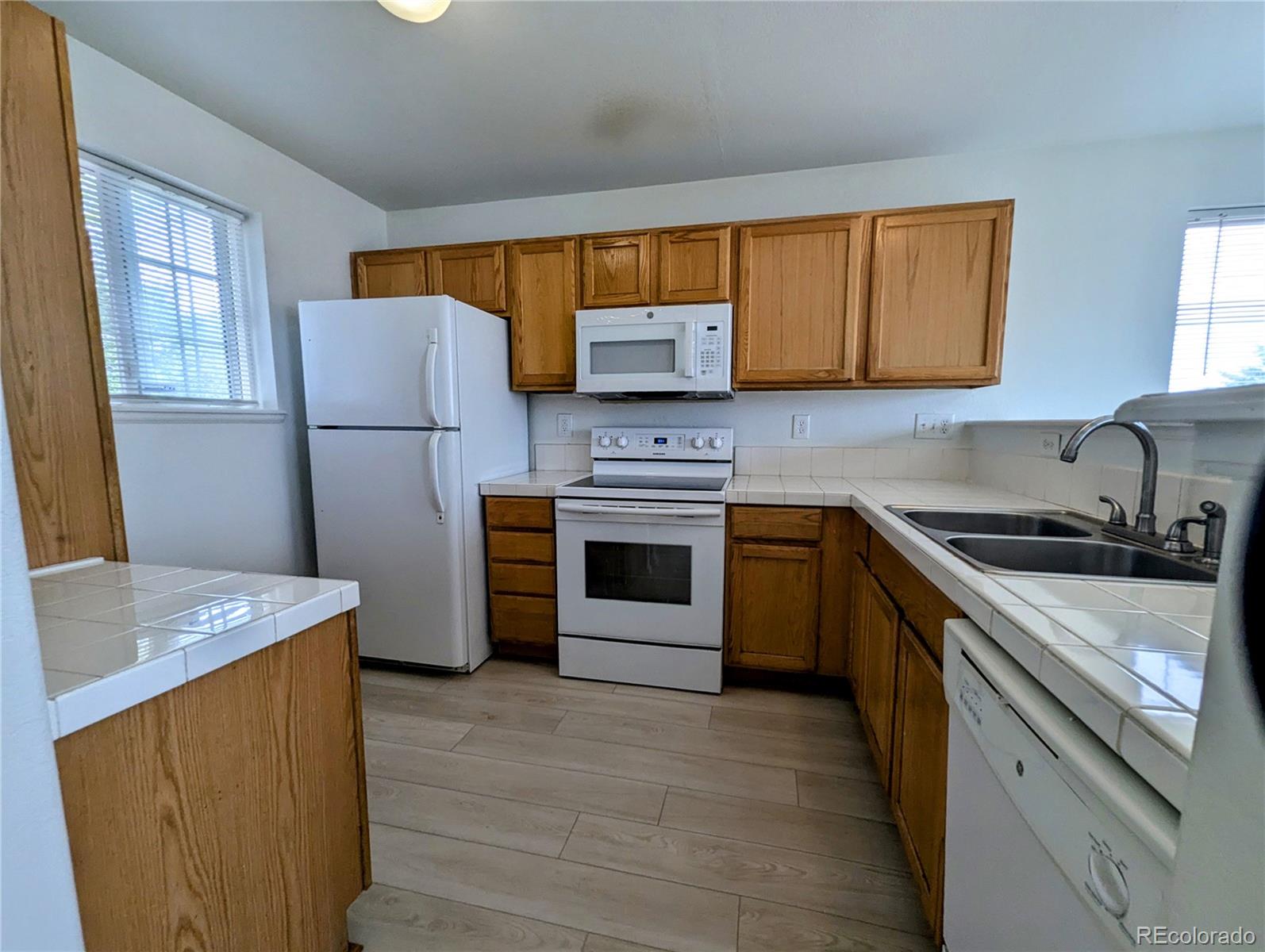 MLS Image #4 for 14397 e 47th drive,denver, Colorado