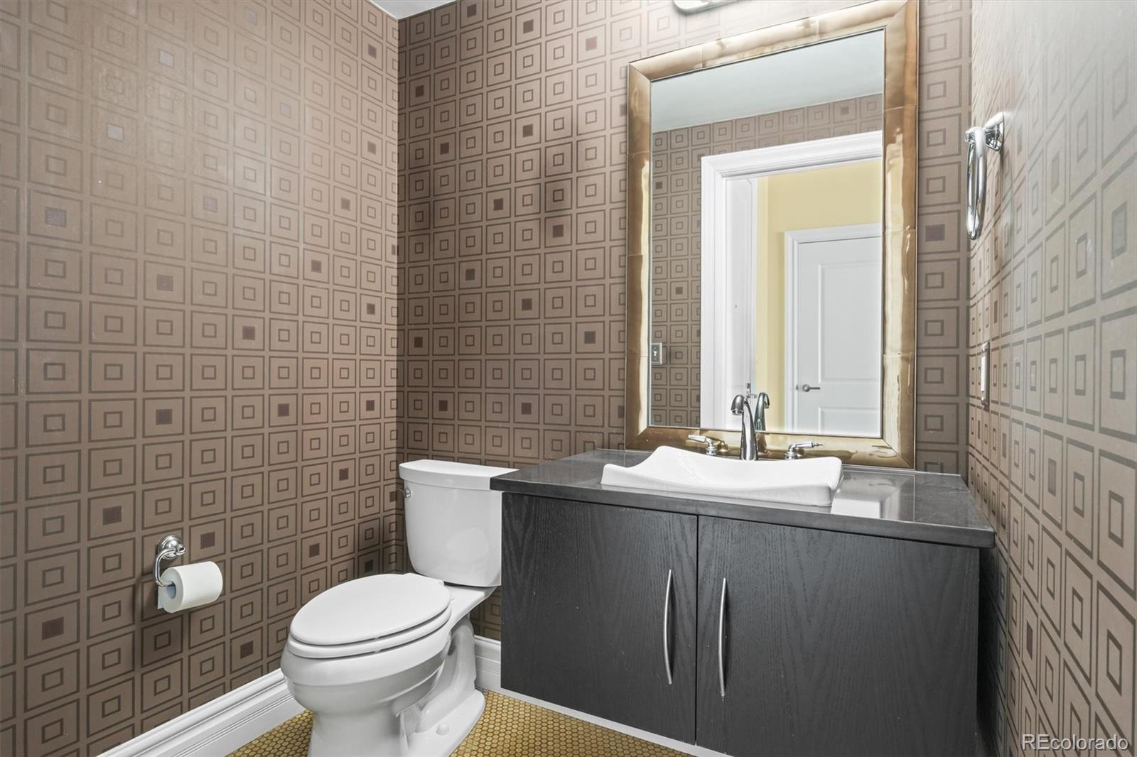 MLS Image #14 for 2001  lincoln street,denver, Colorado