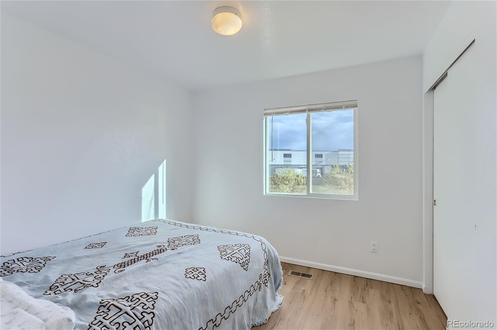 MLS Image #12 for 18652 e 40th place,denver, Colorado