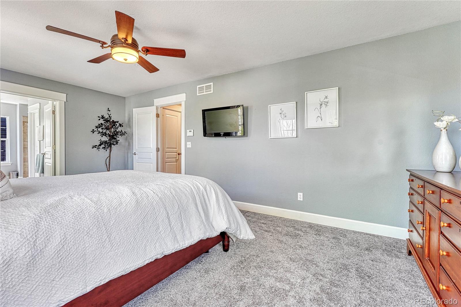 MLS Image #20 for 2376  akron street,denver, Colorado