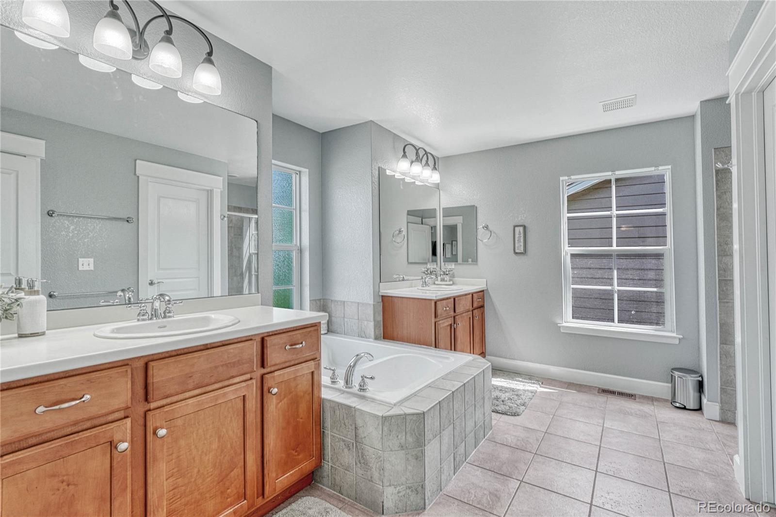 MLS Image #23 for 2376  akron street,denver, Colorado