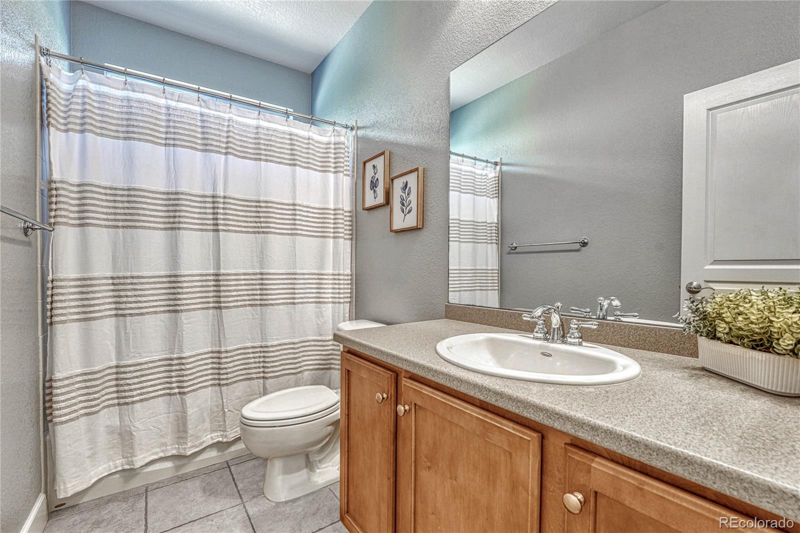 MLS Image #35 for 2376  akron street,denver, Colorado