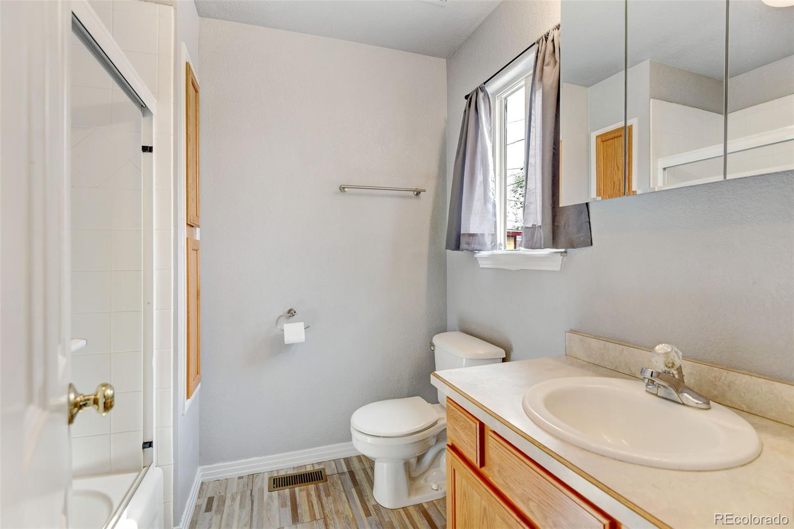 MLS Image #13 for 465  knox court,denver, Colorado