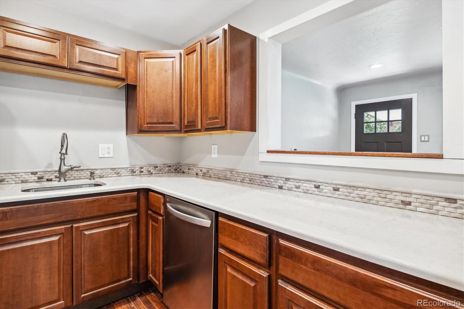 MLS Image #14 for 3001  newport street,denver, Colorado