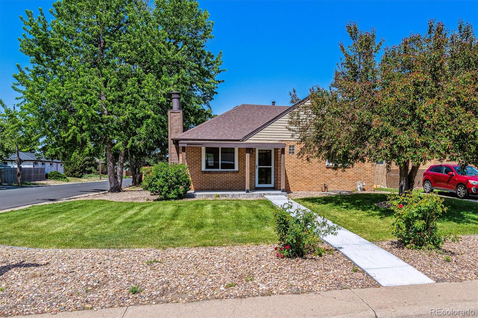 MLS Image #3 for 3001  newport street,denver, Colorado