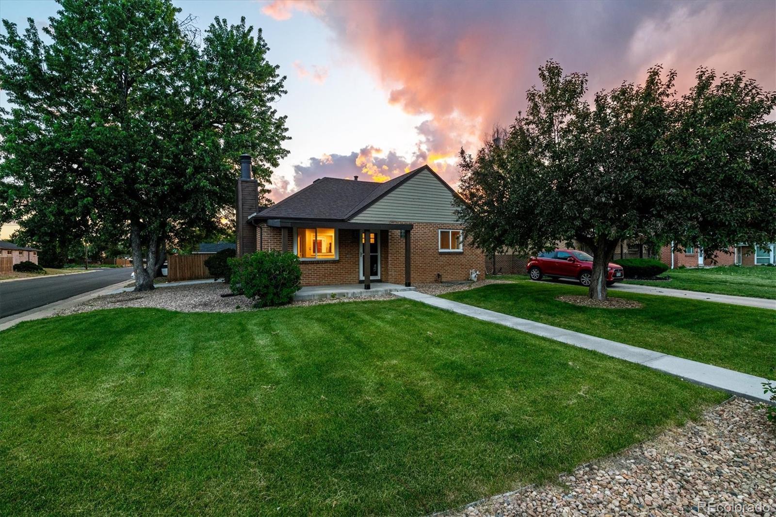 MLS Image #5 for 3001  newport street,denver, Colorado