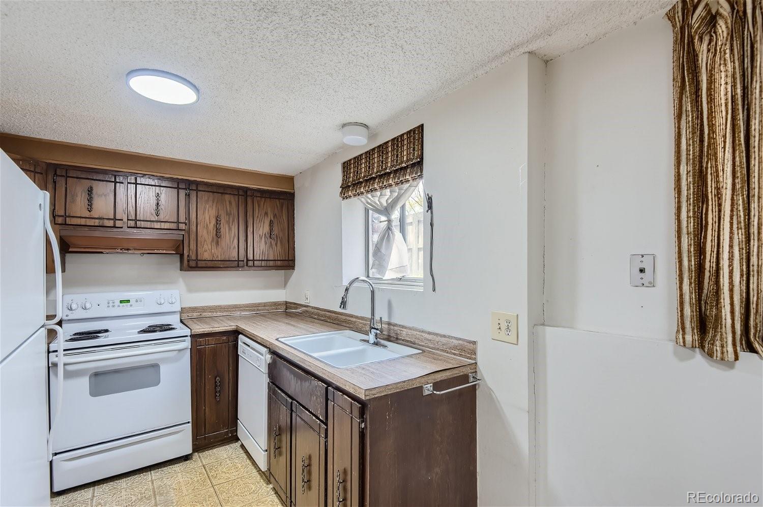 MLS Image #5 for 2700 s holly street,denver, Colorado