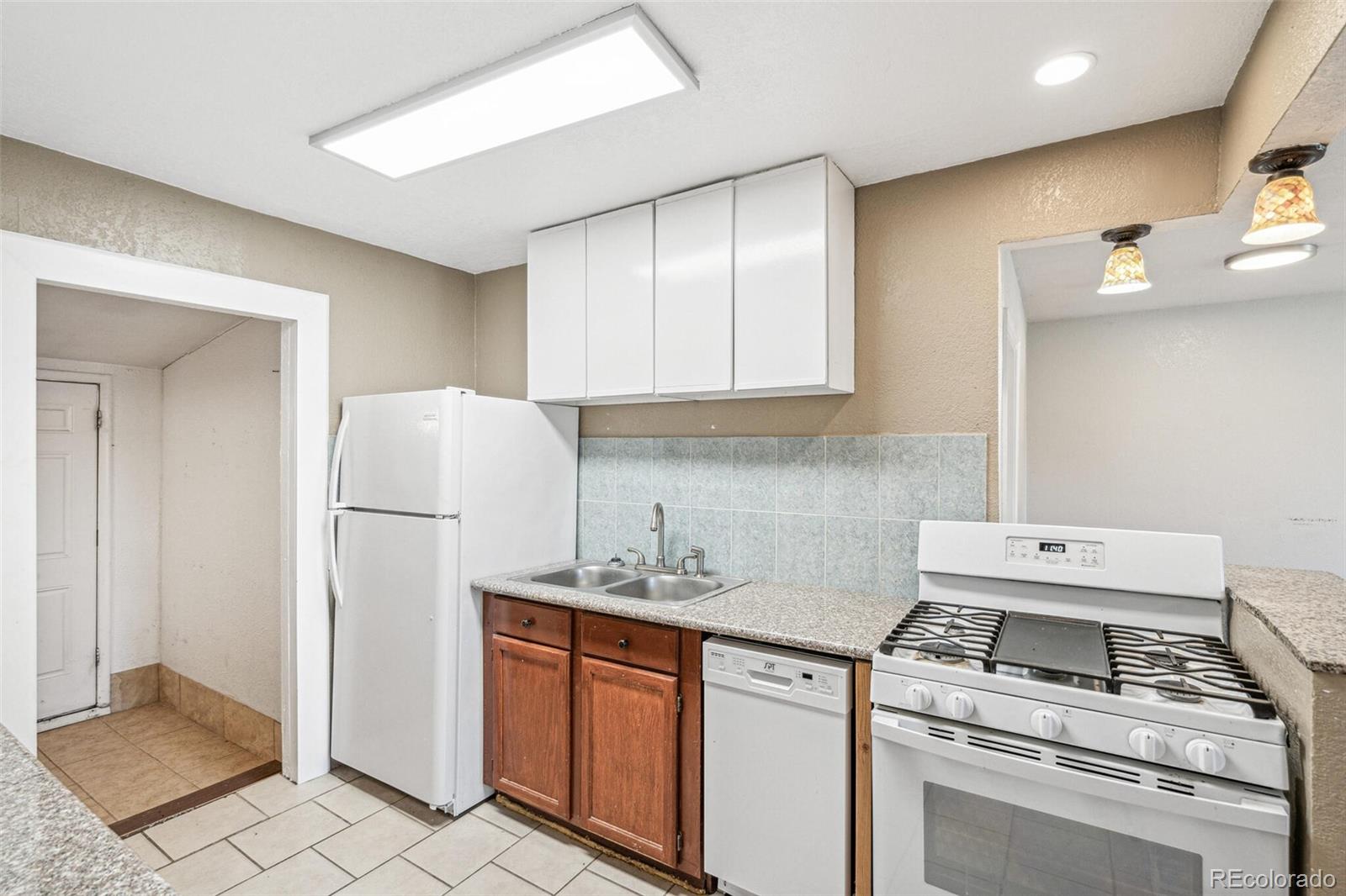 MLS Image #12 for 930  irving street,denver, Colorado