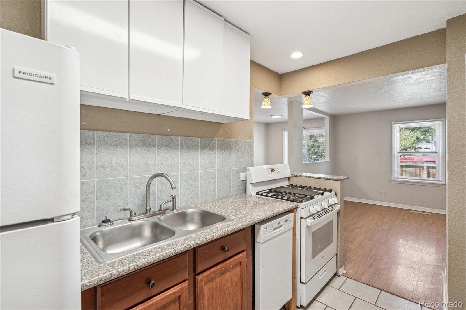 MLS Image #13 for 930  irving street,denver, Colorado