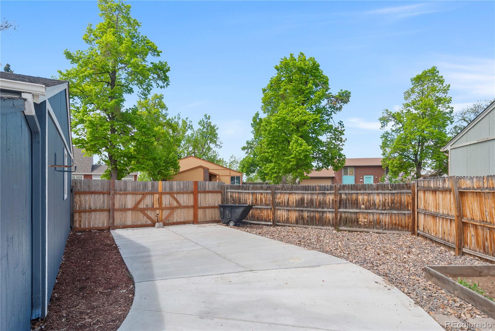 MLS Image #3 for 4416 s eagle circle,aurora, Colorado