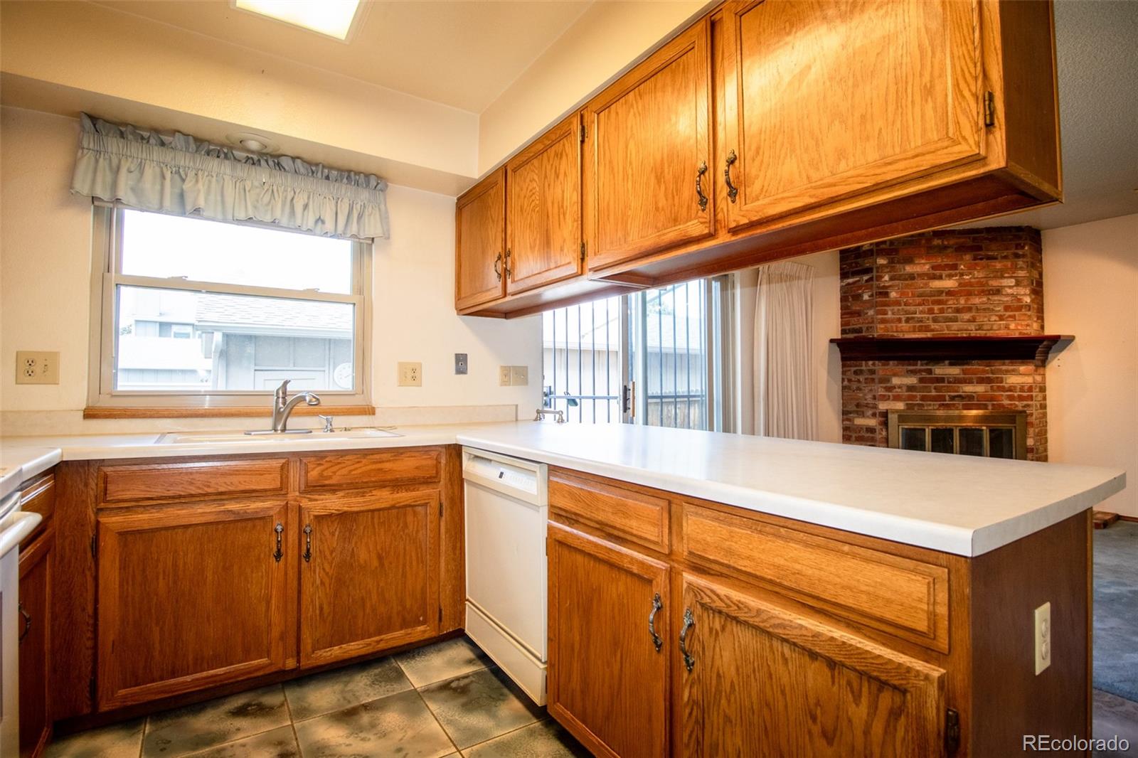 MLS Image #11 for 10330 e jewell avenue,aurora, Colorado