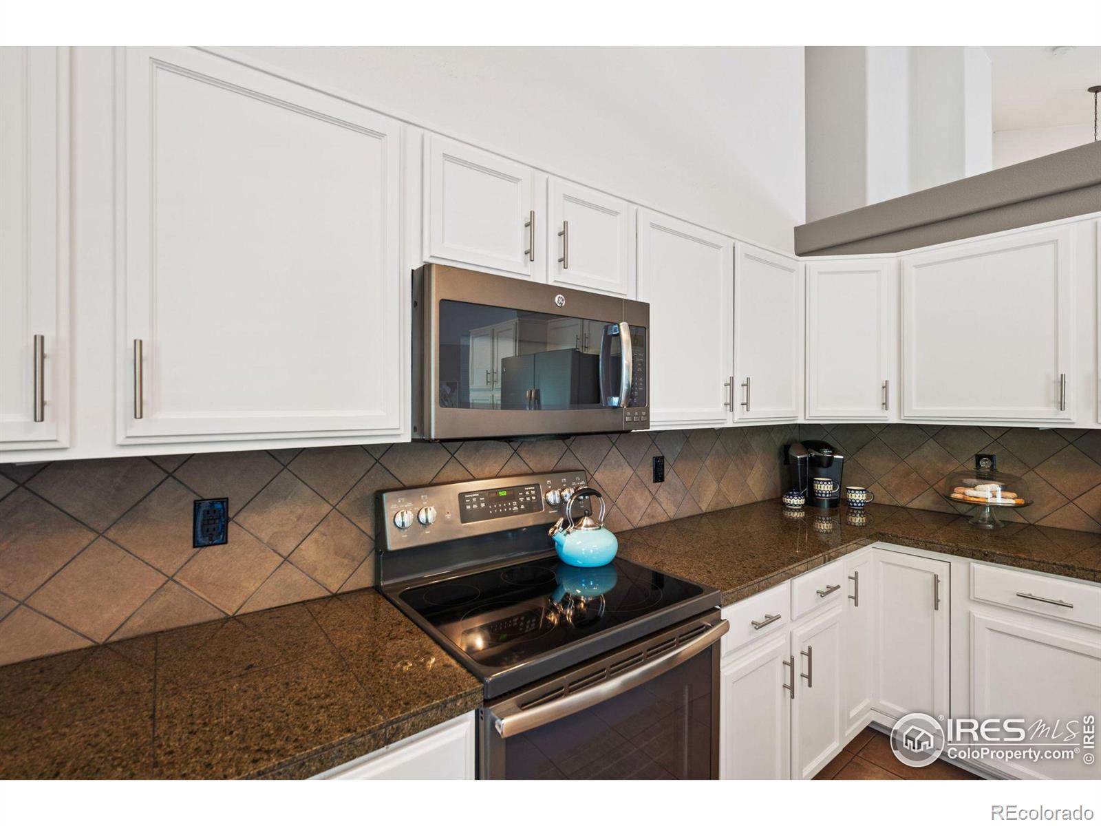 MLS Image #10 for 400  river rock drive,johnstown, Colorado