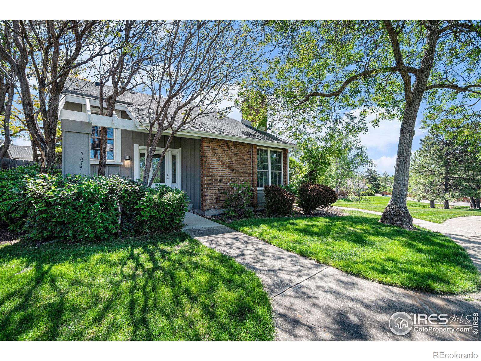 MLS Image #2 for 7575 s rosemary circle,centennial, Colorado