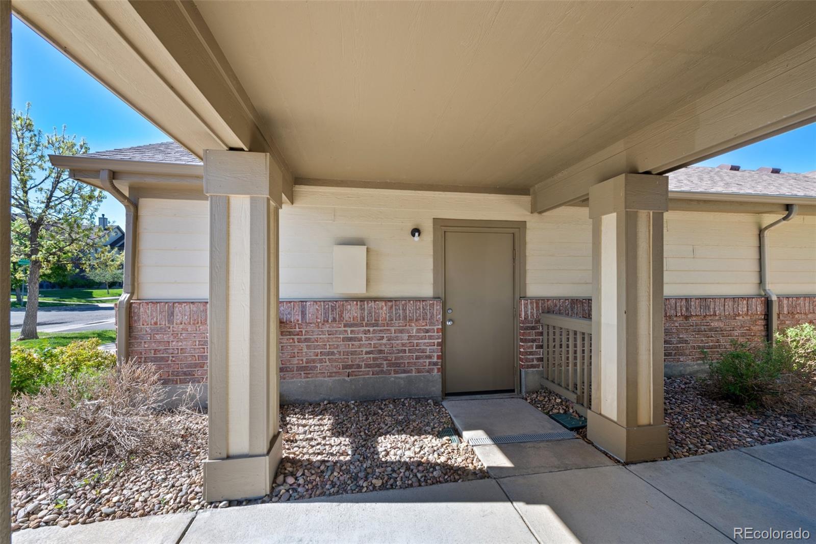 MLS Image #23 for 23306 e 5th place,aurora, Colorado