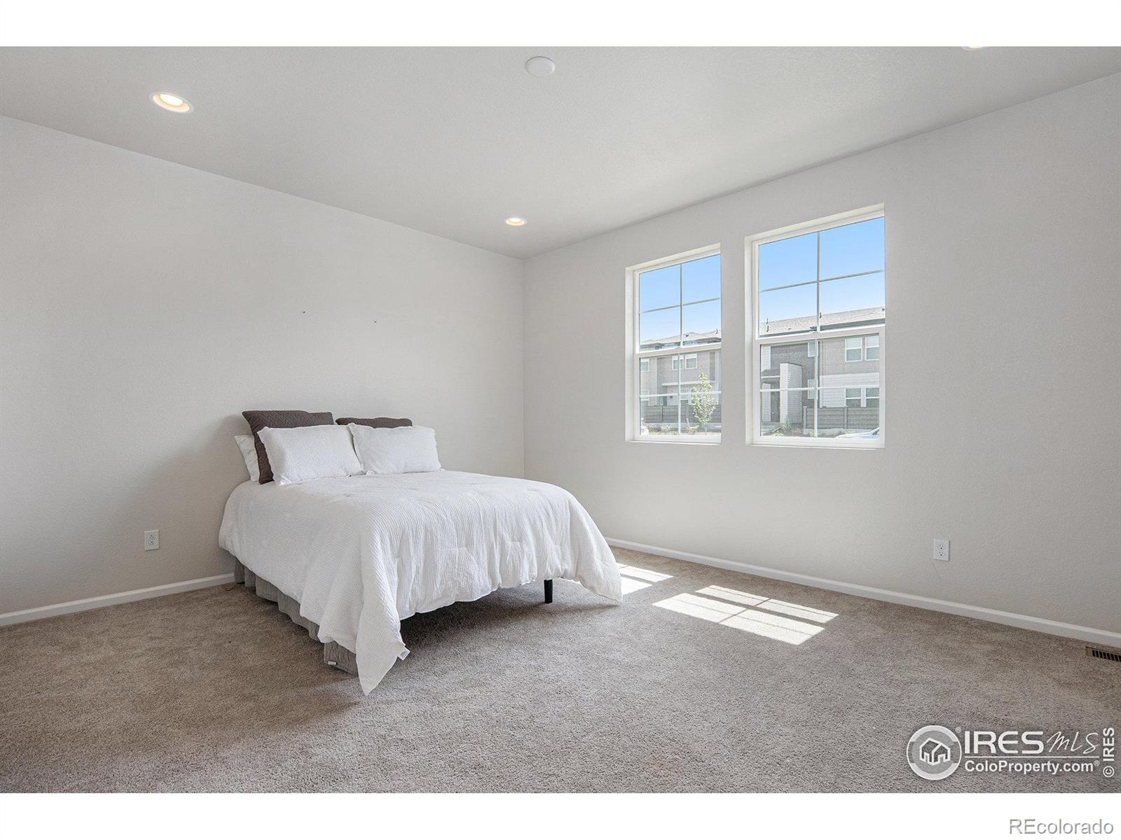 MLS Image #7 for 6622 n ceylon street,denver, Colorado