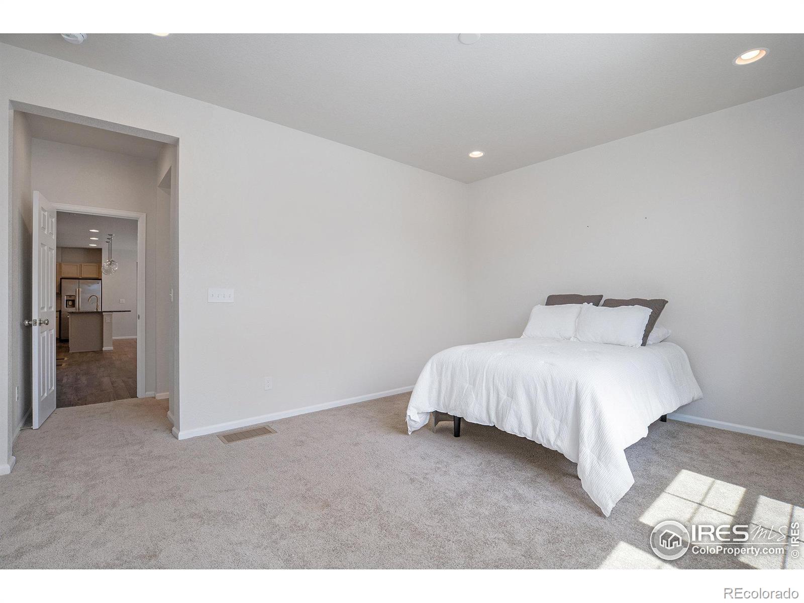 MLS Image #8 for 6622 n ceylon street,denver, Colorado