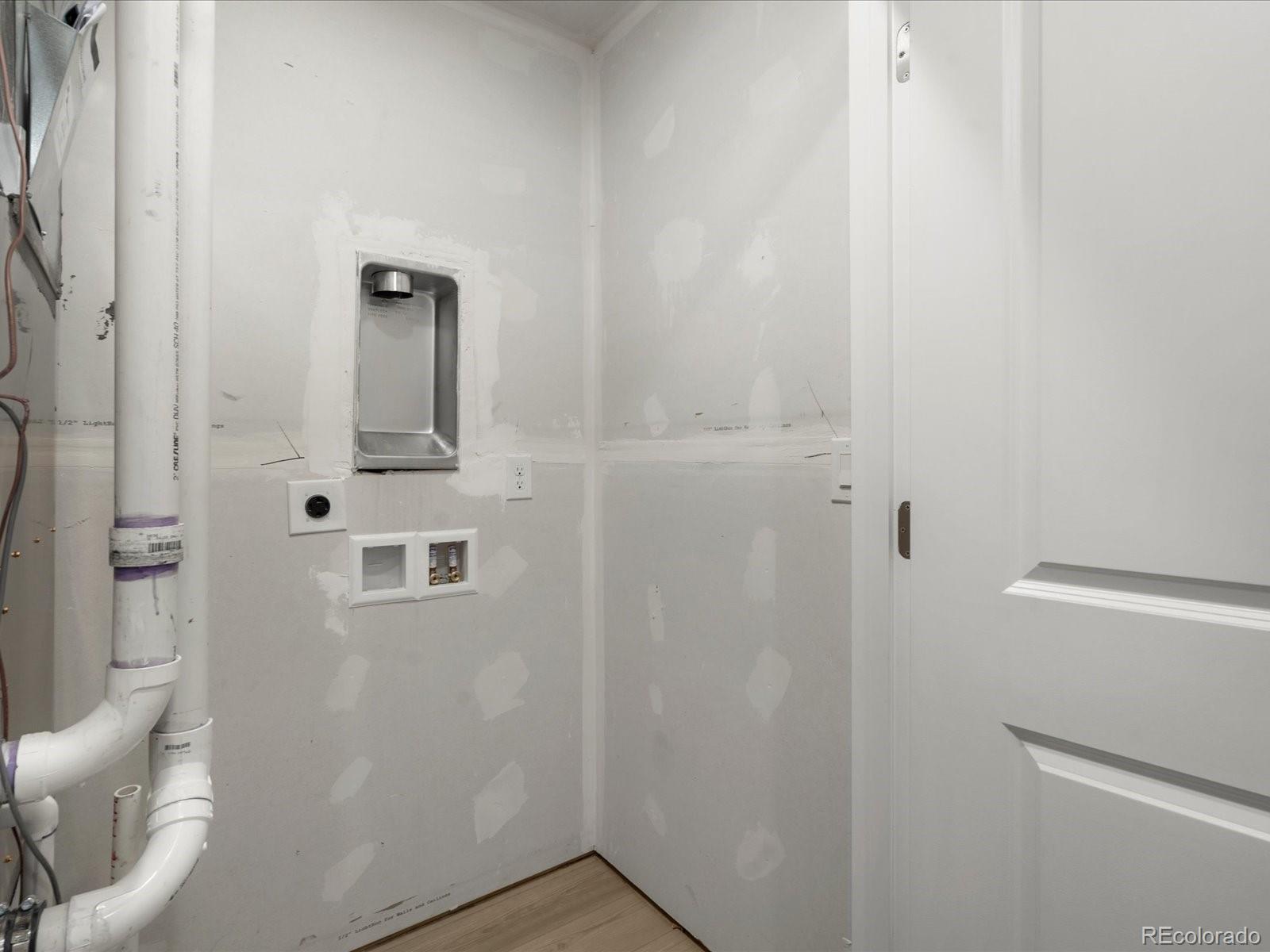 MLS Image #17 for 2046 s holly street,denver, Colorado