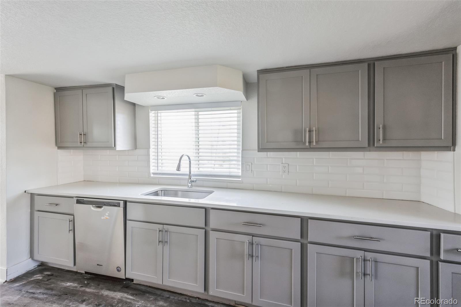 MLS Image #18 for 2995 s zuni street,denver, Colorado