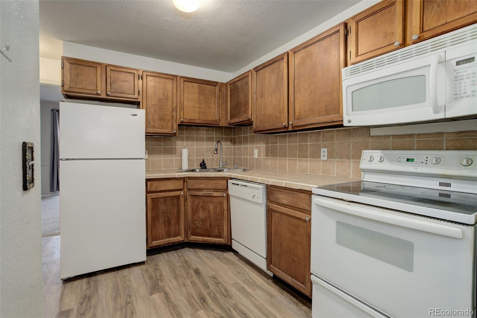 MLS Image #11 for 165 s sable boulevard,aurora, Colorado