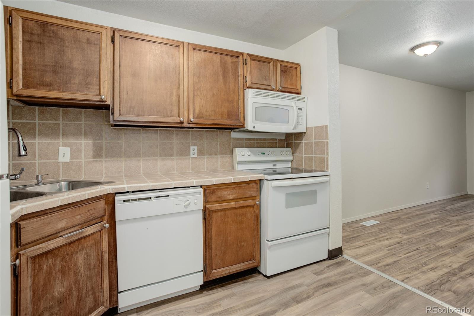 MLS Image #12 for 165 s sable boulevard,aurora, Colorado