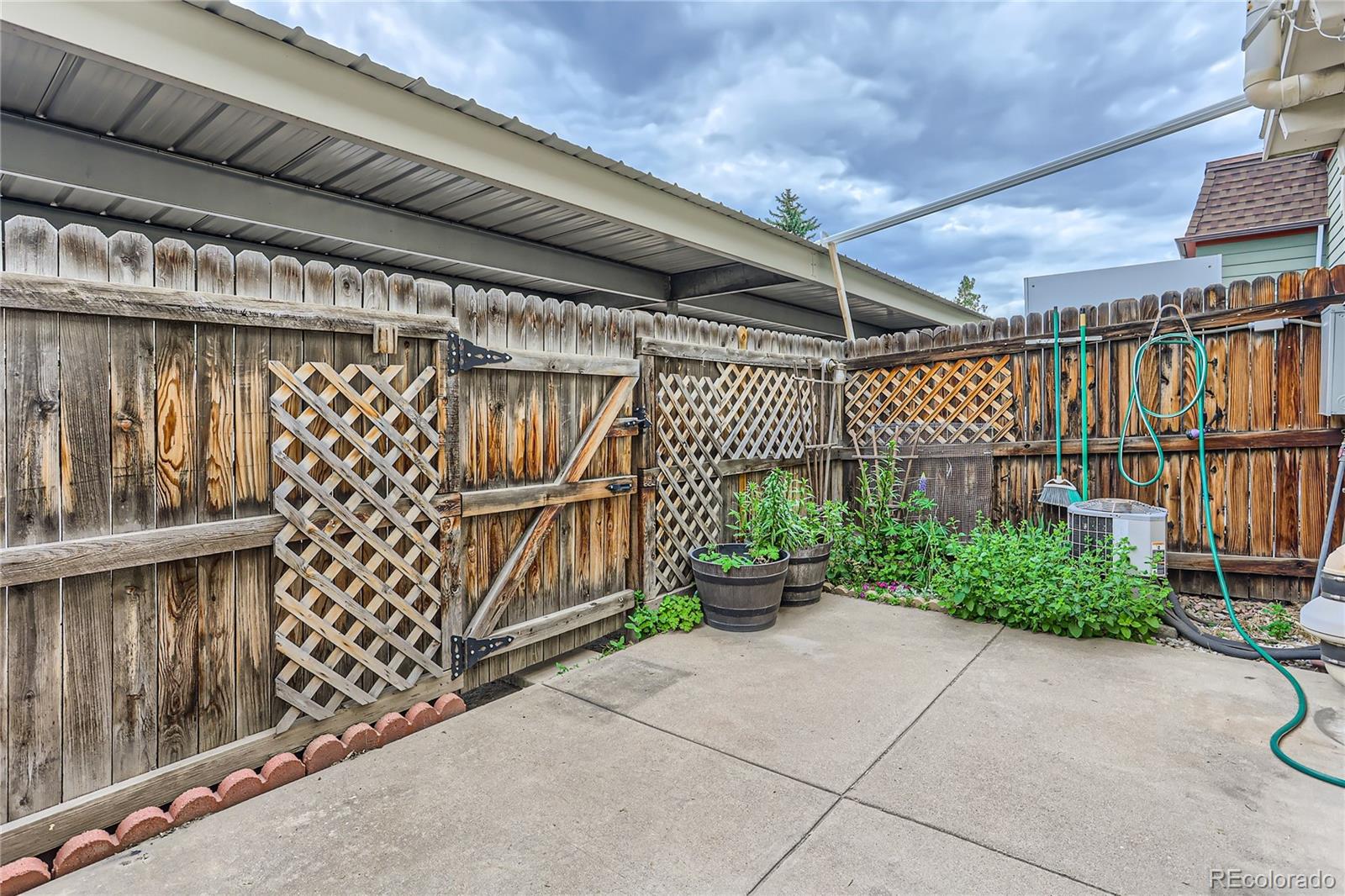 MLS Image #24 for 1125 s monaco parkway,denver, Colorado