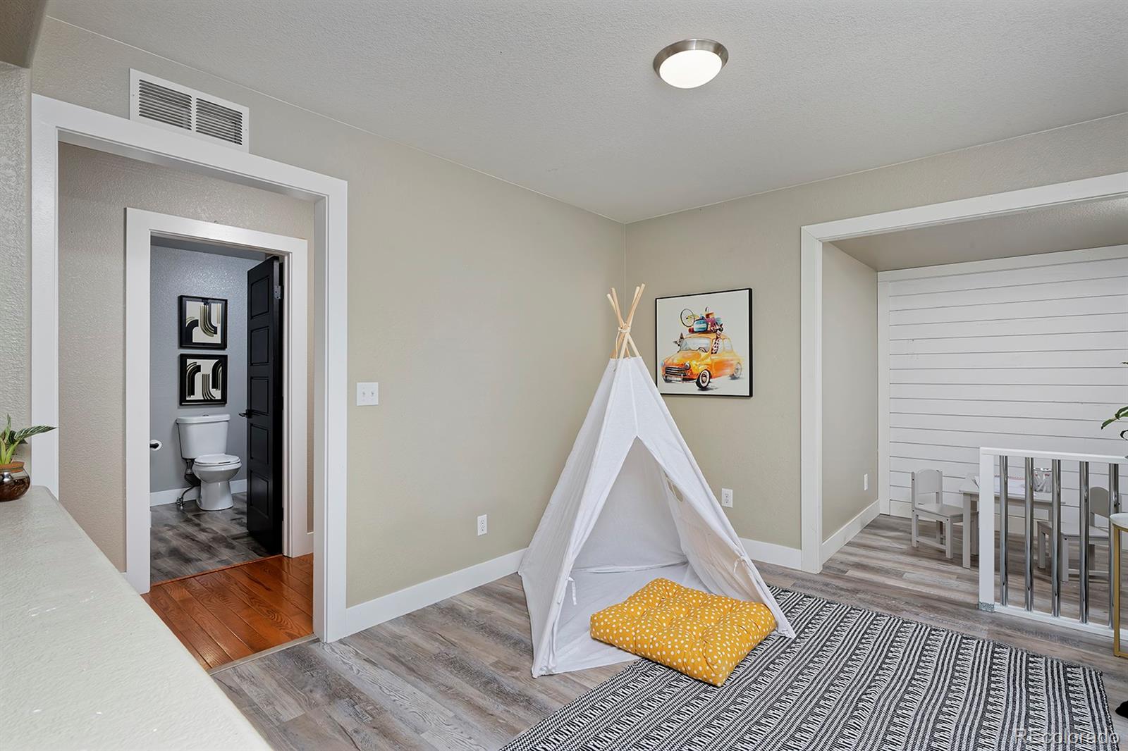 MLS Image #17 for 21366 e 49th place,denver, Colorado