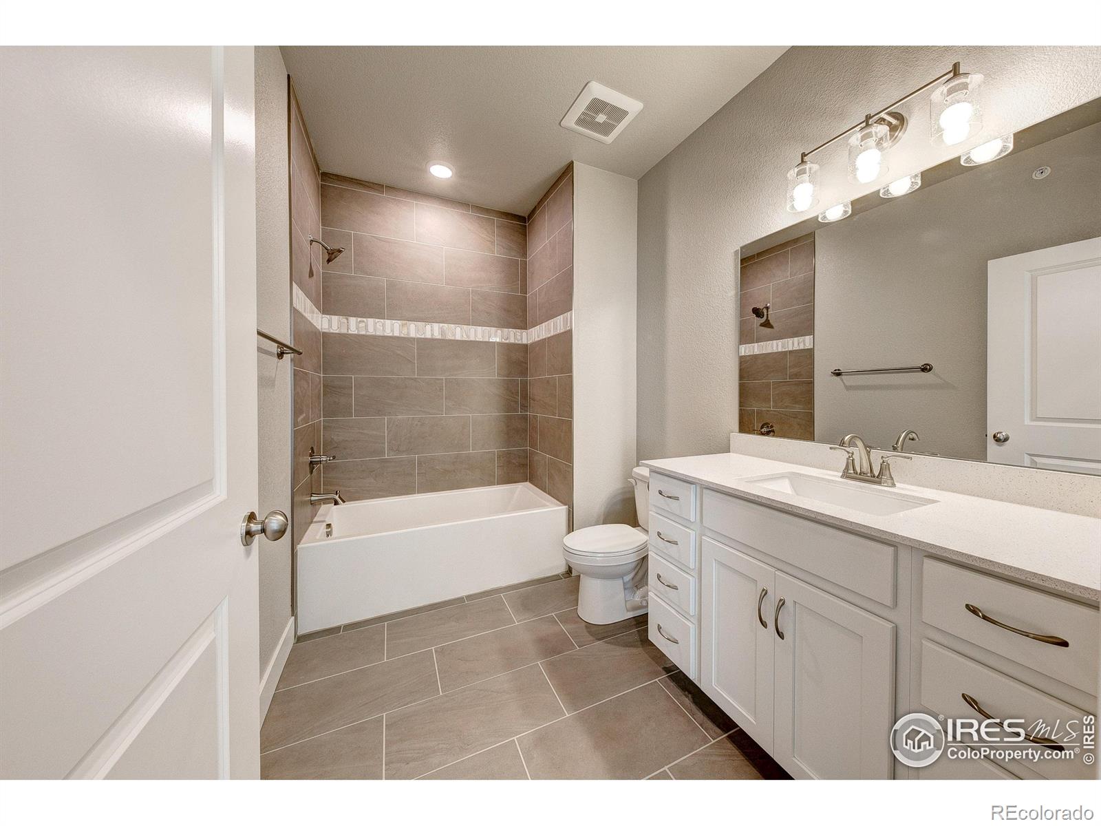 MLS Image #14 for 285  high point drive,longmont, Colorado