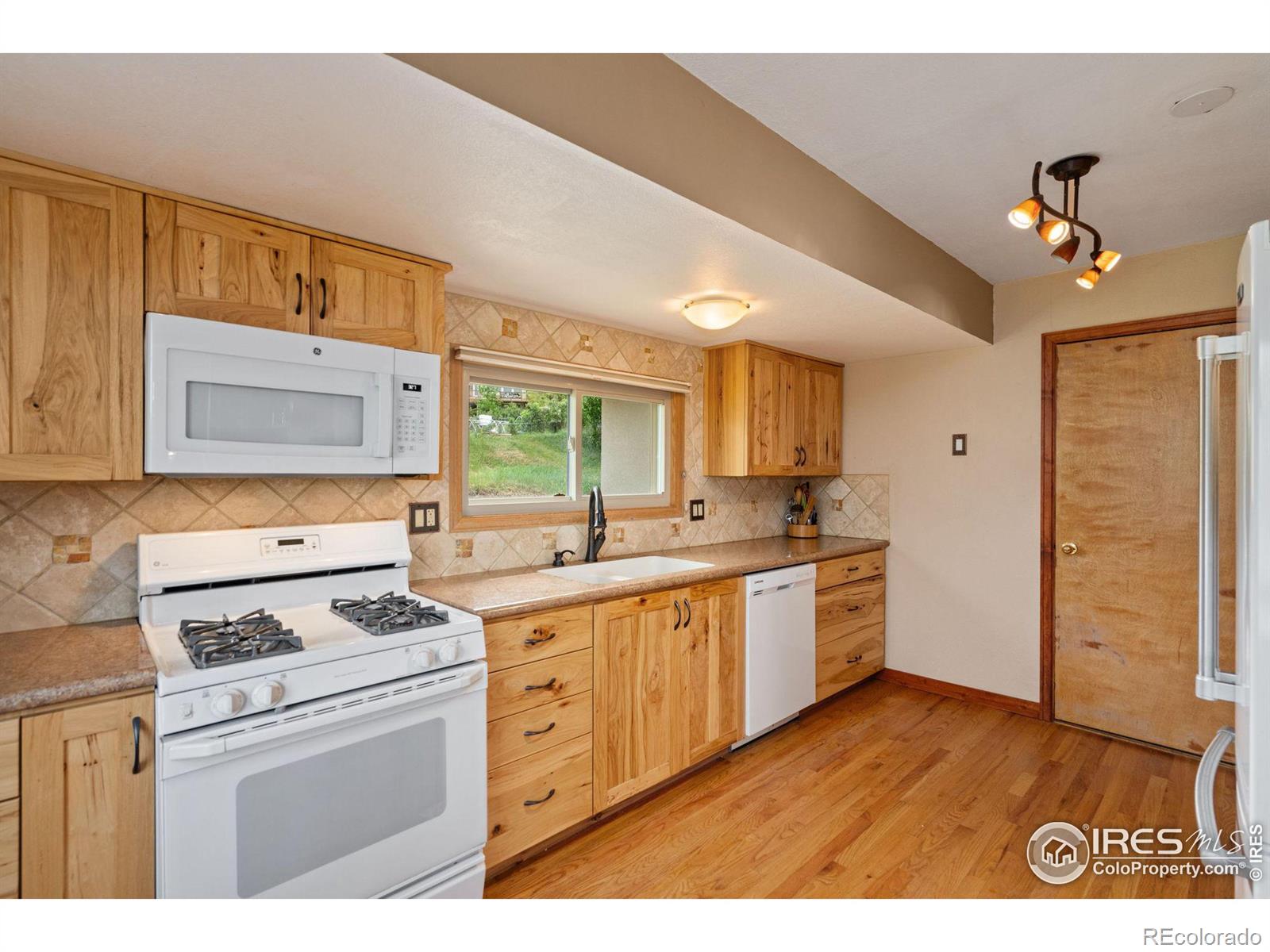 MLS Image #9 for 708  pecan drive,bellvue, Colorado