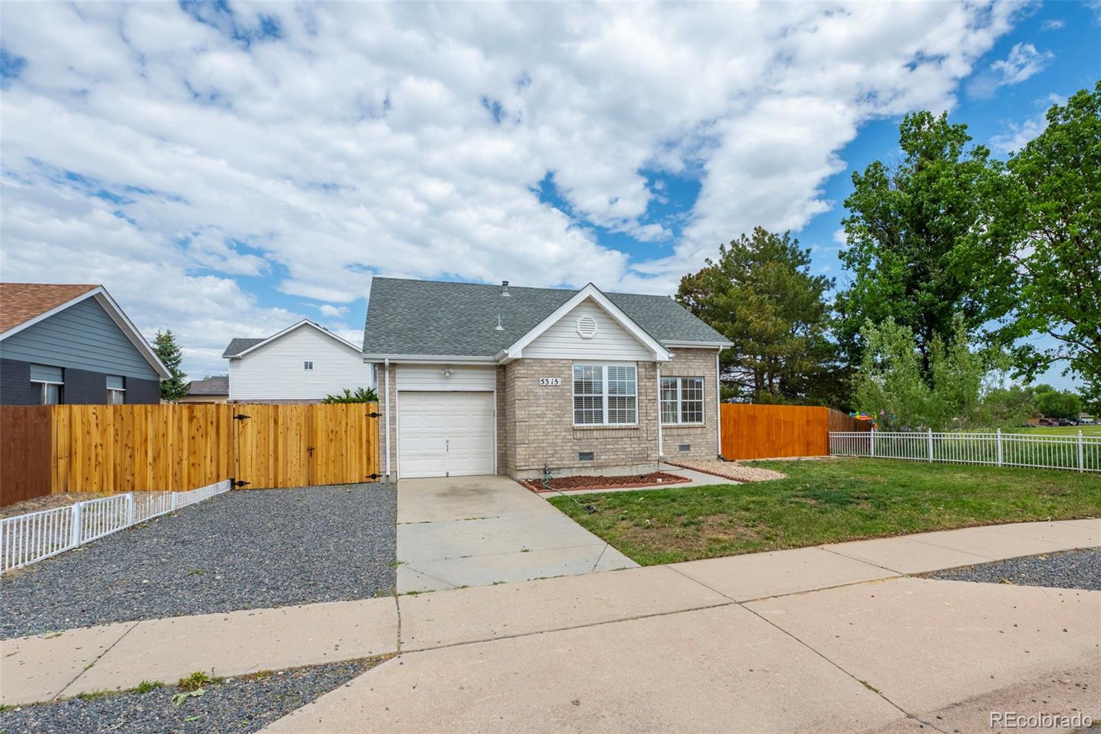 MLS Image #27 for 5315  deephaven court,denver, Colorado