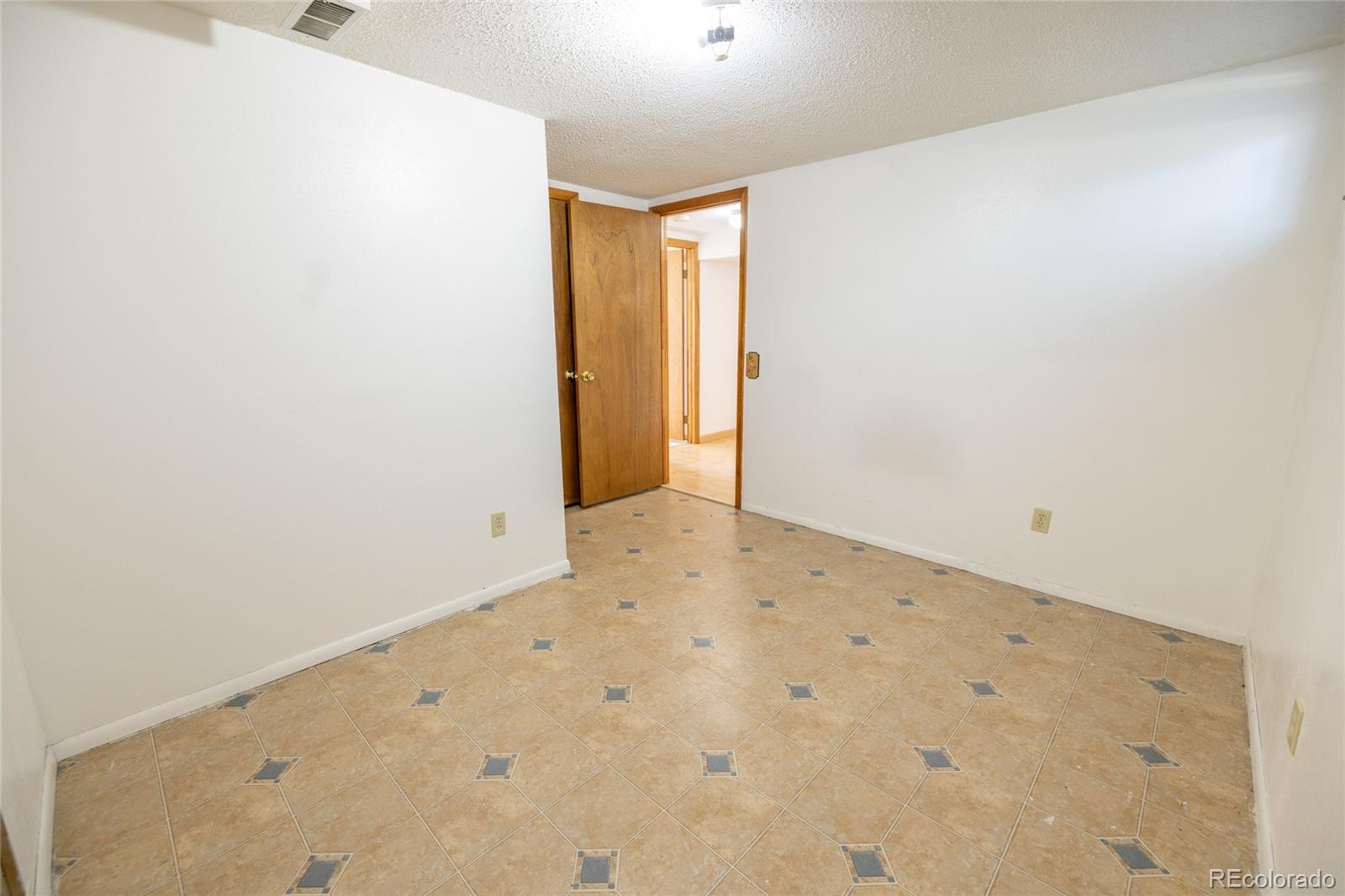 MLS Image #9 for 2440 w amherst avenue,denver, Colorado