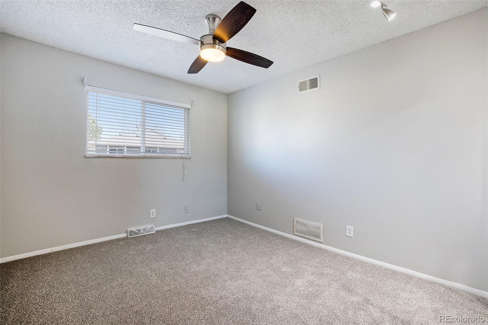 MLS Image #10 for 1250 s monaco parkway,denver, Colorado