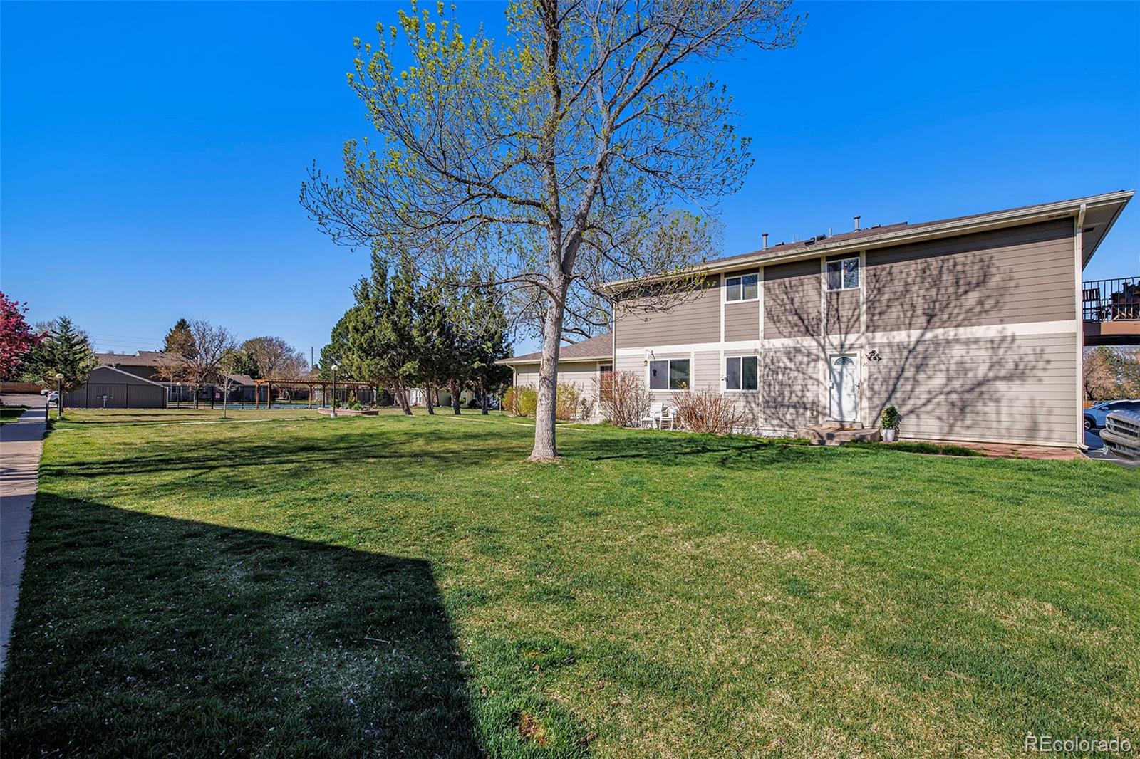 MLS Image #17 for 1250 s monaco parkway,denver, Colorado