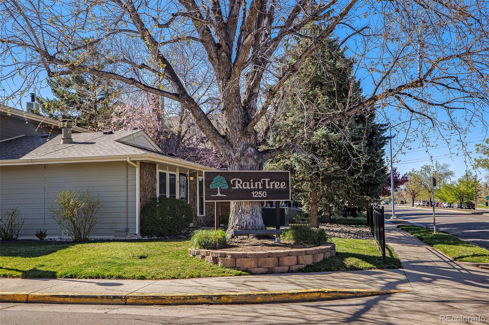 MLS Image #20 for 1250 s monaco parkway,denver, Colorado